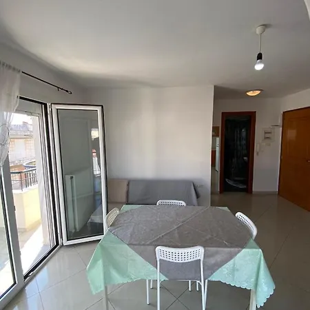 Vai Apartment1 アパート